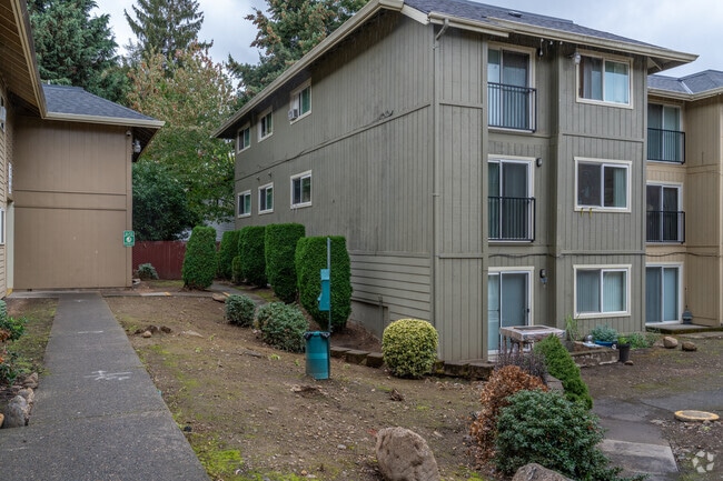 Dog Run - Halsey Summit Apartments