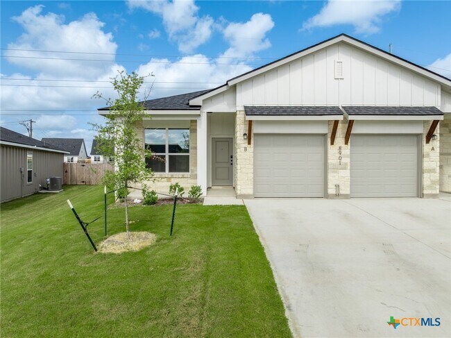 Foto del edificio - 8901 Prickly Ash Dr