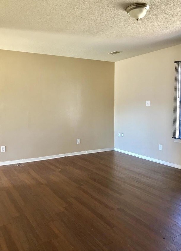 Foto del edificio - 3825 Kerston Dr