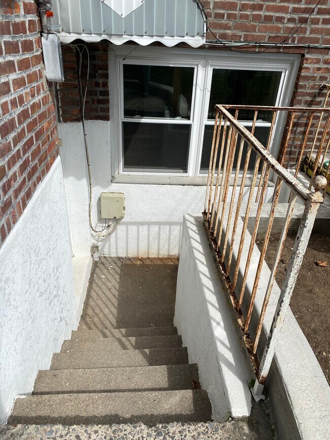 Building Photo - 2183 Kimball St