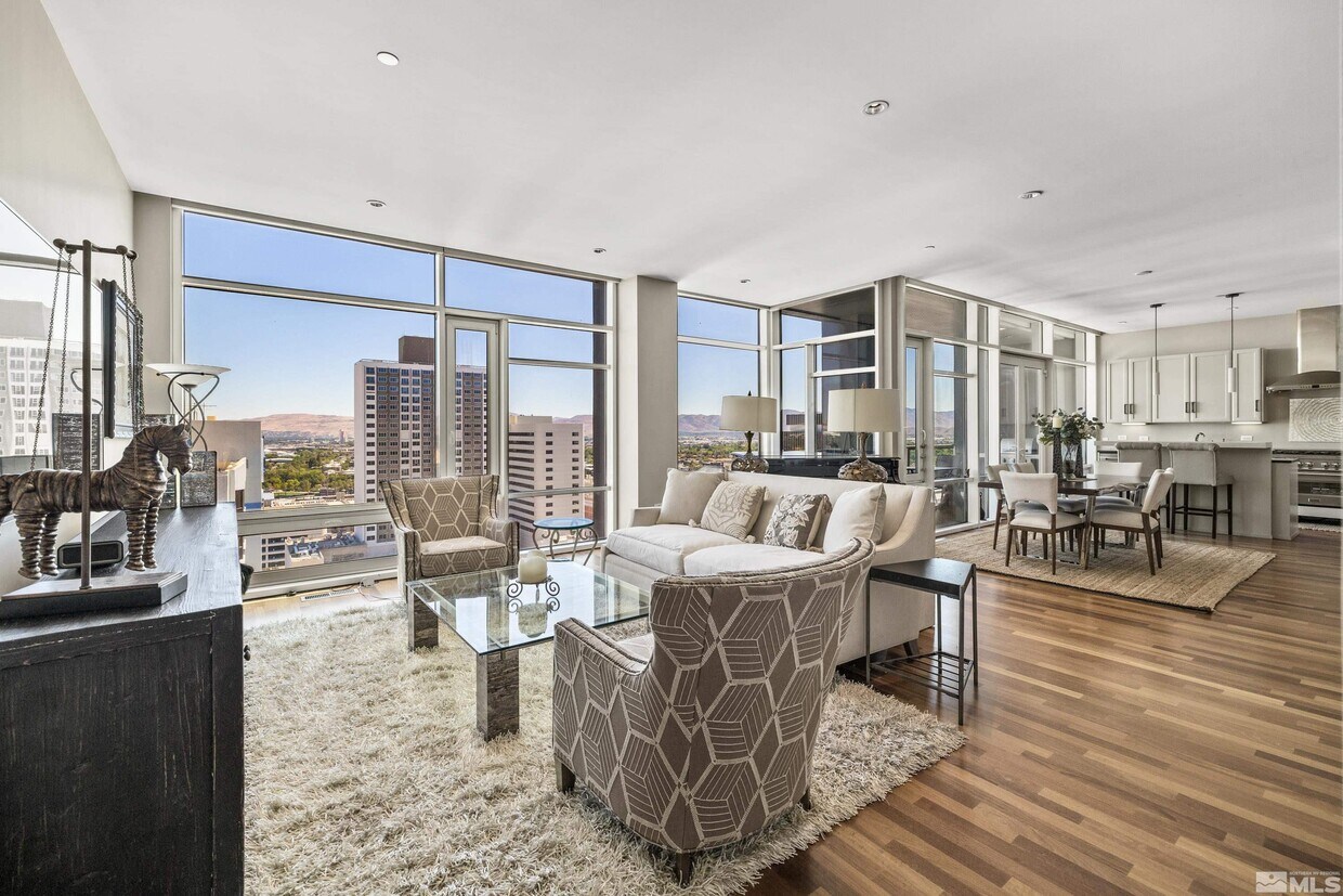 Foto principal - 255 N Sierra St