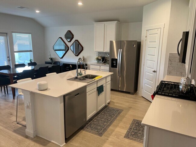 Foto del edificio - 4007 Pierce Pl Ln