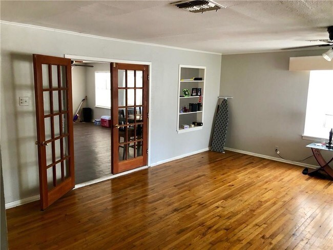 Building Photo - 4817 Lansdown Dr