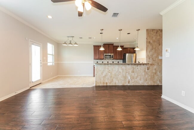 Building Photo - 1208 Songbird Dr