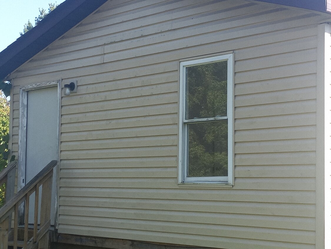 Primary Photo - 4865 River Rd