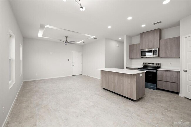 Building Photo - 402 N Alexandrite Ave