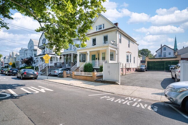 Building Photo - 86 Bartholdi Ave