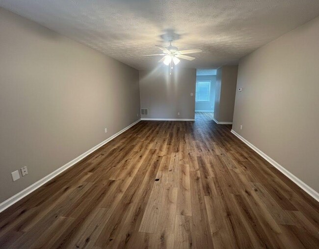 Building Photo - 462 Peachtree Ridge Dr NW