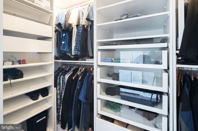 custom designed closet - 1637 N Randolph St