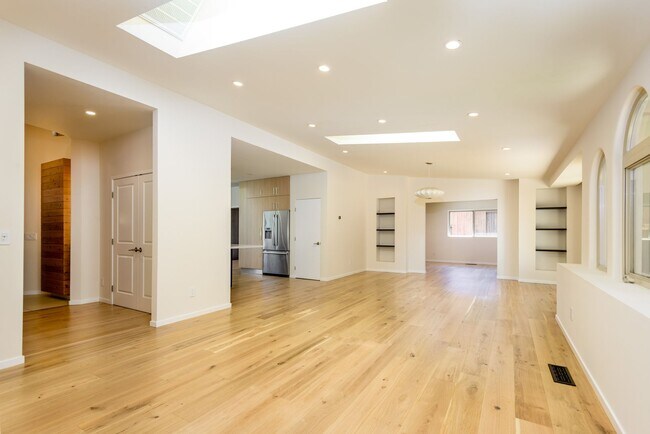 Foto del edificio - Los Altos Highlands | 4BD | 3.5BA | Private Cul-de-Sac
