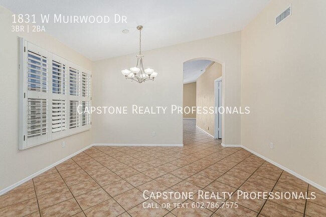 Building Photo - Spacious 3 Bedroom 2 Bathroom Corner Lot H...