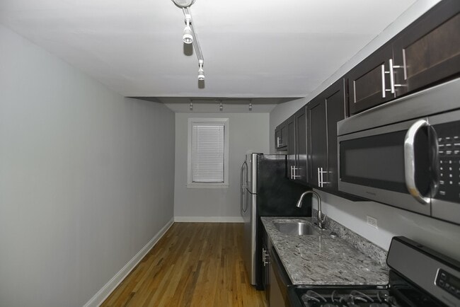 Building Photo - 4045 N Ashland