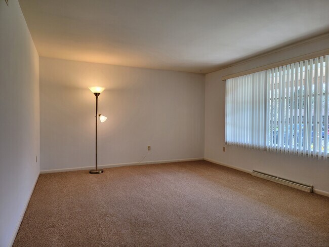 Building Photo - 460 Suncrest Rd
