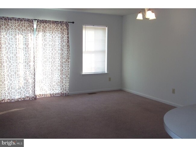 Building Photo - 108 Fairway Dr