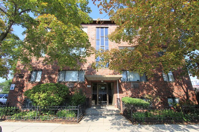 Building Photo - 122 Dustin St