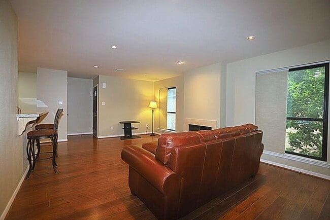 Building Photo - 1601 S Shepherd Dr