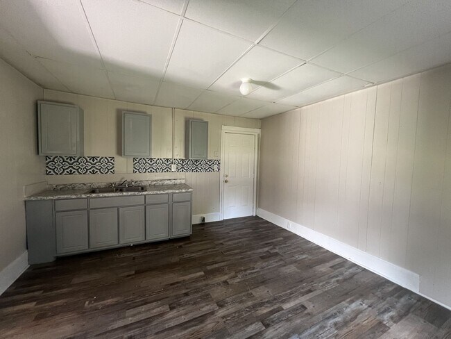 Foto del edificio - 1551 Boone St