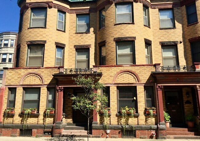 Foto del edificio - 12 Edgerly Rd