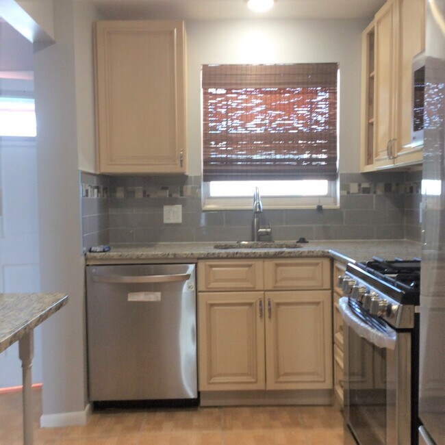 Foto del edificio - 6025 Shore Blvd S