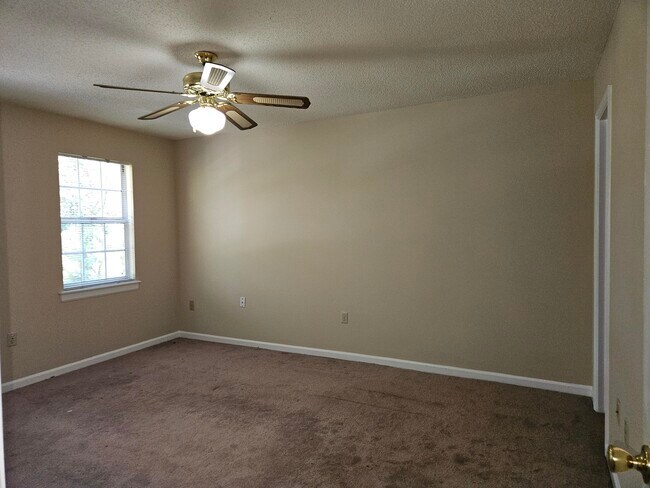 Building Photo - 322 Lamplighter Ln