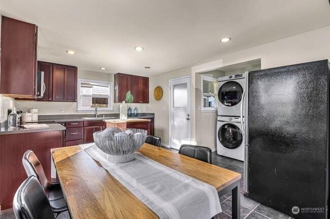 Building Photo - 4027 51st Ave SW