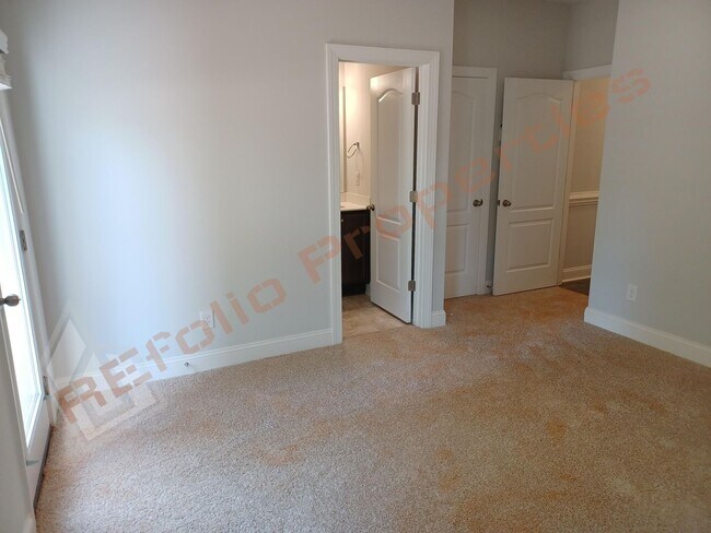 Foto del edificio - 718 Rosefield Dr