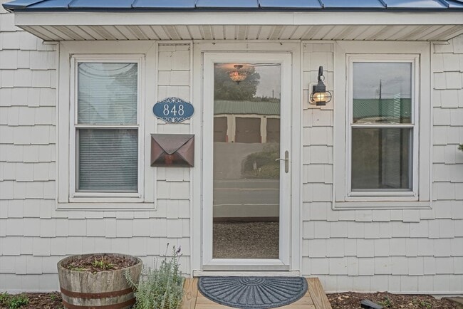 Building Photo - 848 Bloom Rd