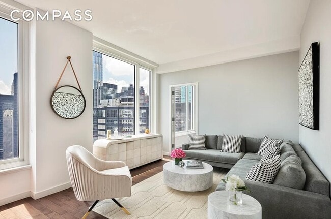 Photo - 232 E 54th St House