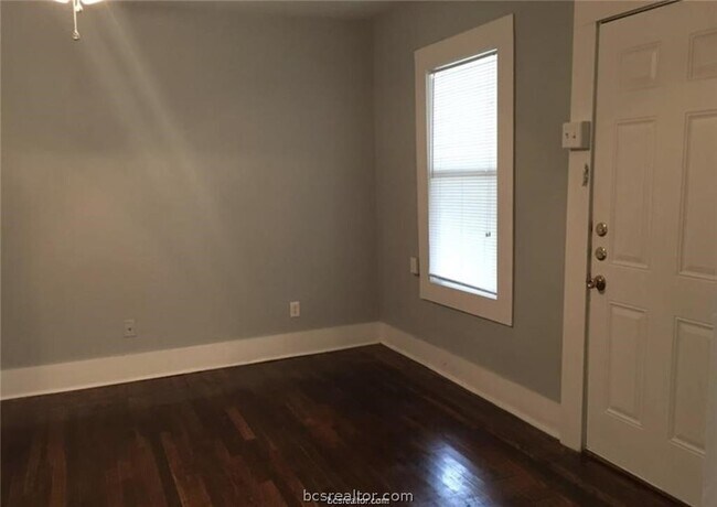 Foto del edificio - 300 S Haswell Dr