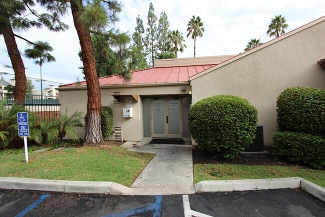 Building Photo - 21450 Burbank Blvd