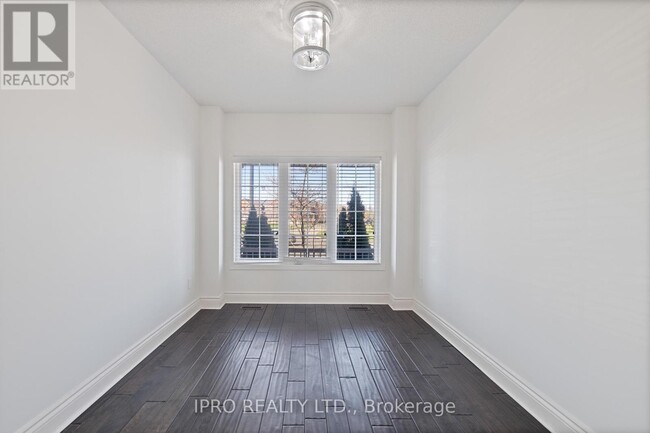 Building Photo - 470 SAVOLINE Blvd