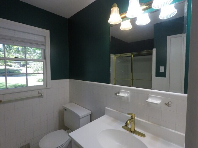 Foto del edificio - 415 Amberidge Trail NW