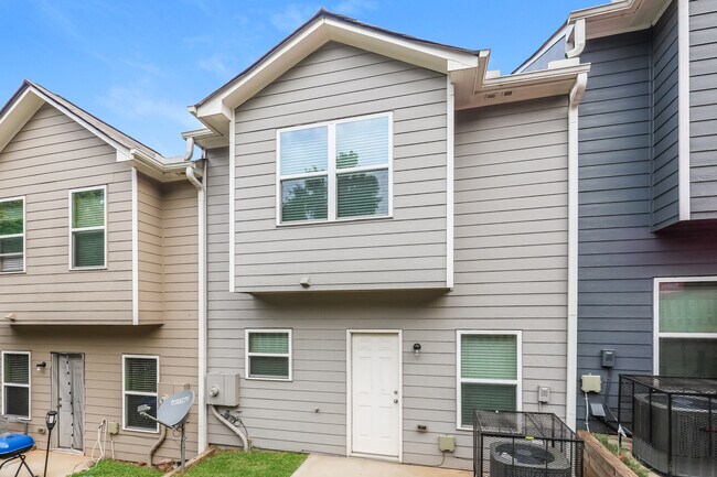 Building Photo - 509 Highwood Ln