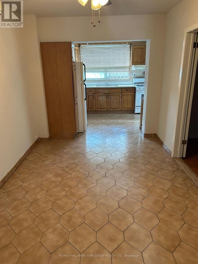 Building Photo - 472 Winona Dr