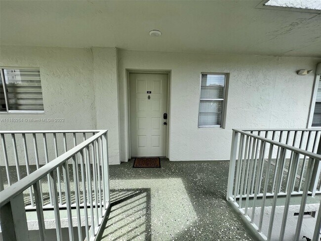 Foto del edificio - 2236 N Cypress Bend Dr
