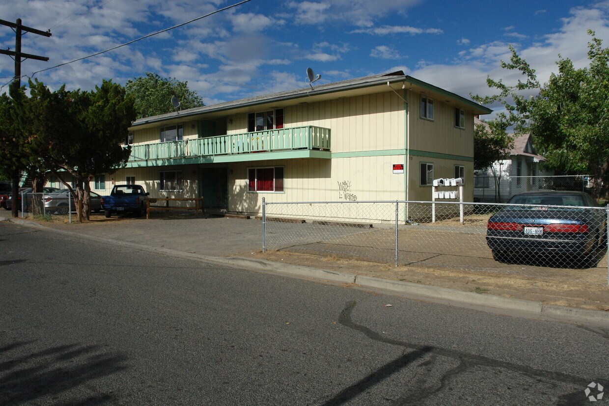 Building Photo - 1121 Swan Ave