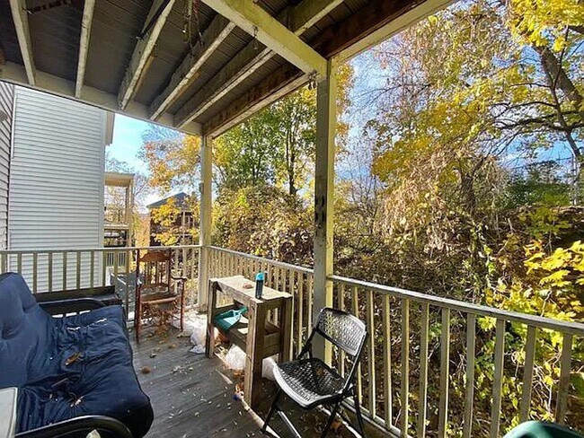 Foto del edificio - NO BROKER FEE ~ SPACIOUS MISSION HILL 3 BED AVAILABLE 9/1