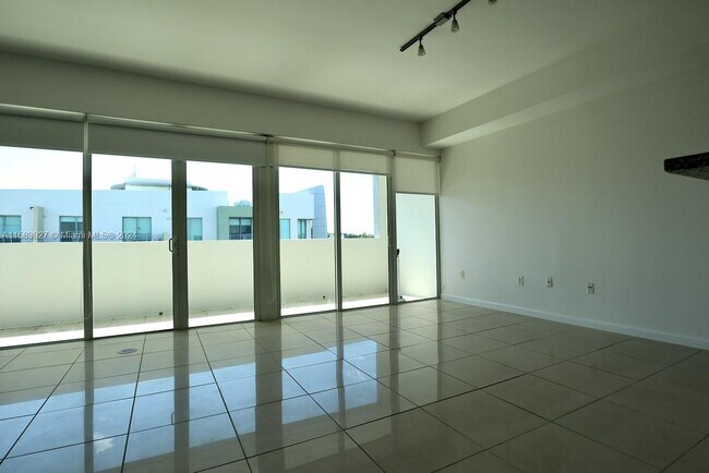 Foto del edificio - 2694 Inagua Ave