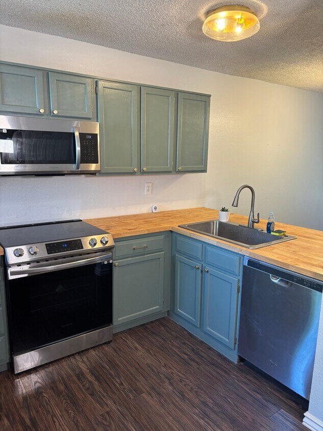 Foto principal - 7474 E Arkansas Ave