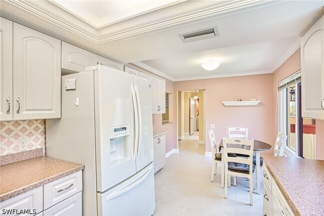 Foto del edificio - 7402 Lake Breeze Dr
