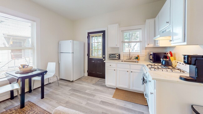 Foto del edificio - 24 Hews St