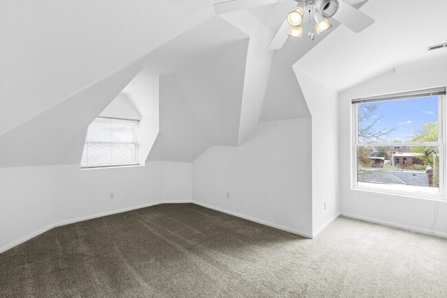 Building Photo - 4414 W Pine Blvd