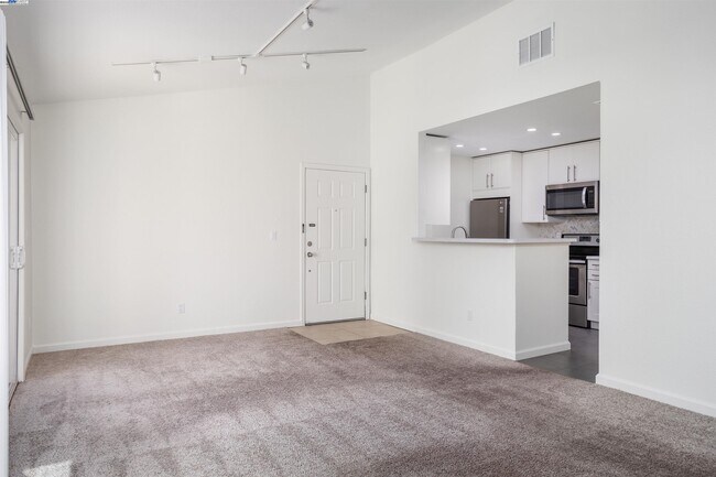 Foto del edificio - 140 Reflections Dr