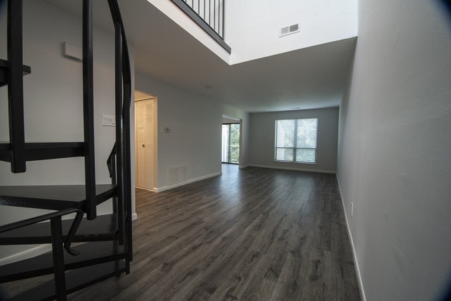 Large Living Room - 1825 Bridgetown Pike