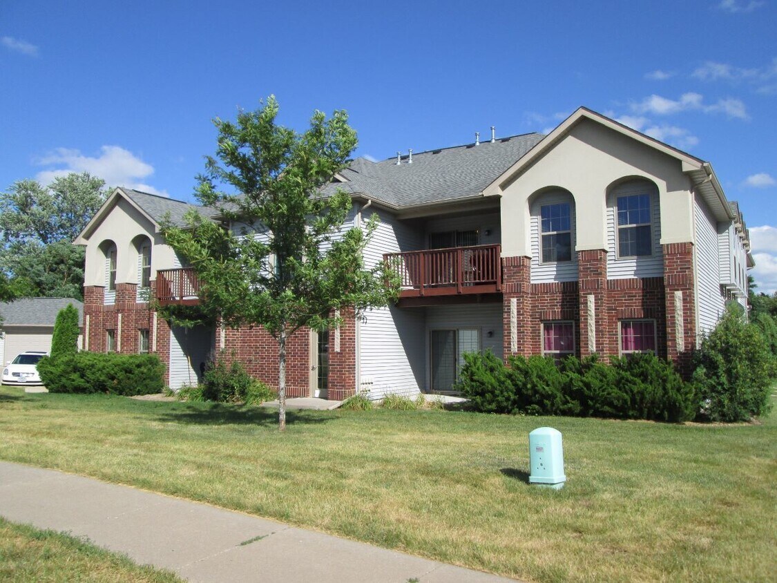 AVAILABLE NOW!!! Rent reduced through July... Condo for Rent in North