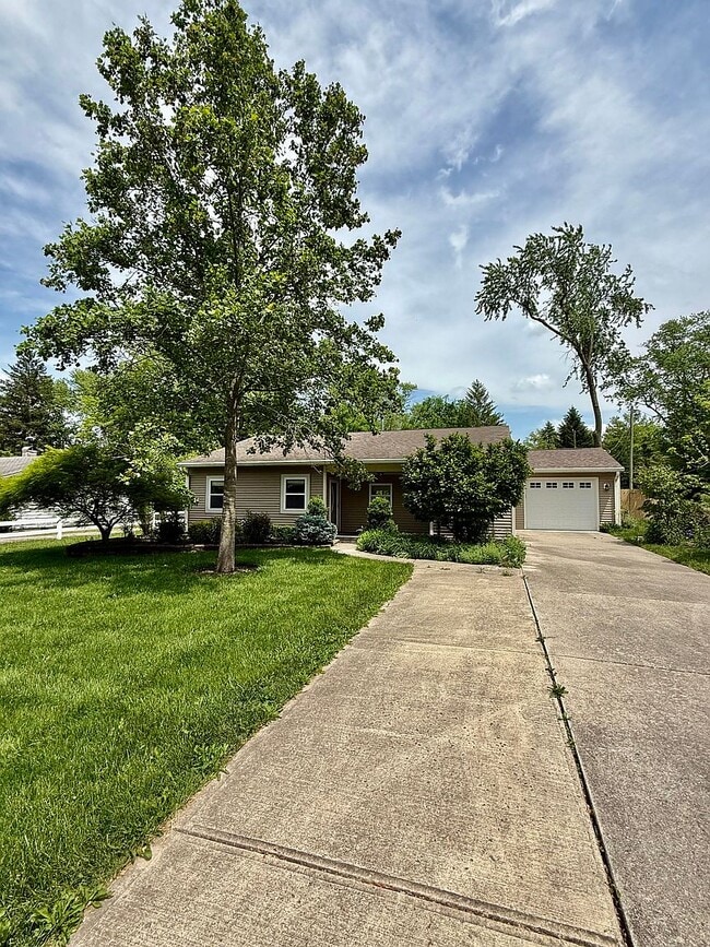 Building Photo - 741 Oswego Rd