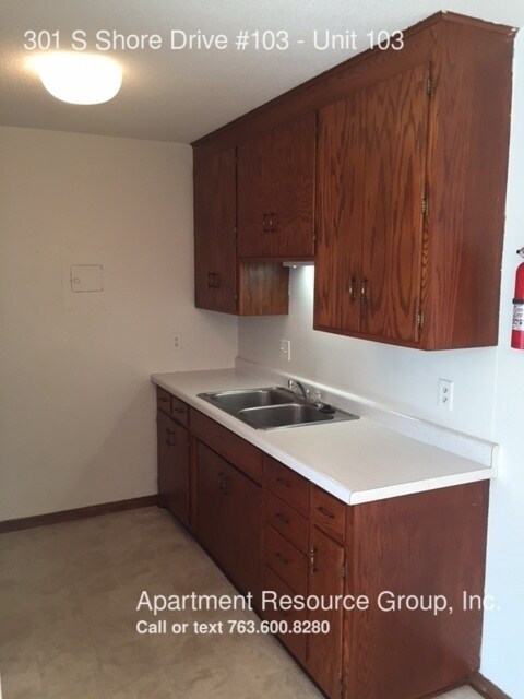 Building Photo - 301 S Shore Dr