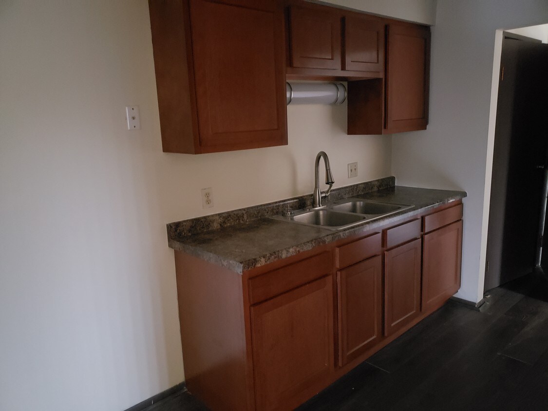 Building Photo - 419 Mountainbrook Dr