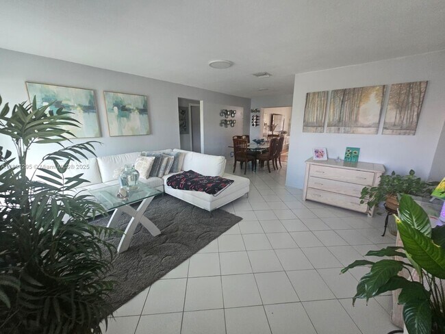 Building Photo - 5010 NW 51st Ct