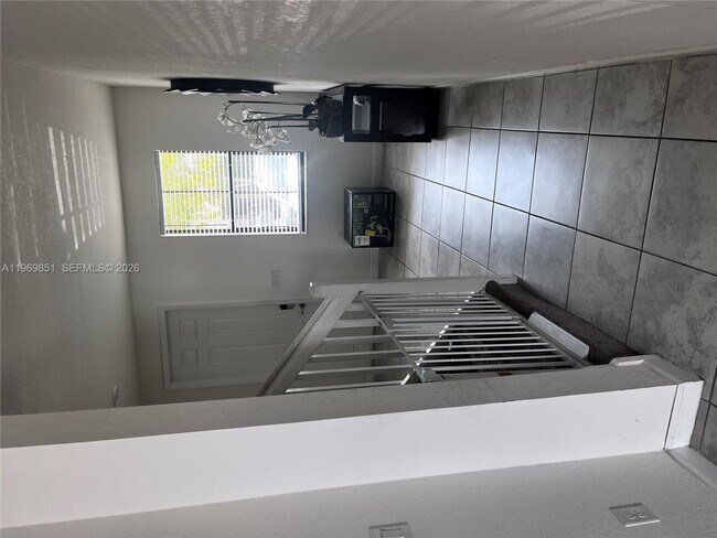 Foto del edificio - 3259 W 100th Terrace